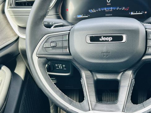 Used 2023 Jeep Grand Cherokee L Limited w/ Luxury Tech Group II image 20