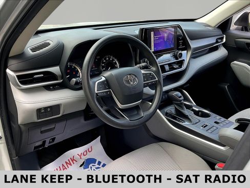 Used 2023 Toyota Highlander L AWD/4WD image 17