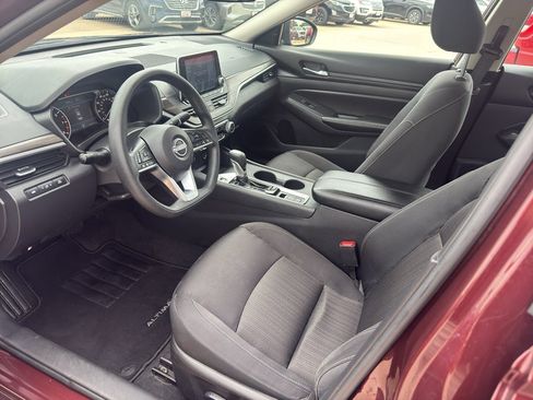 Used 2025 Nissan Altima 2.5 SV AWD/4WD image 17