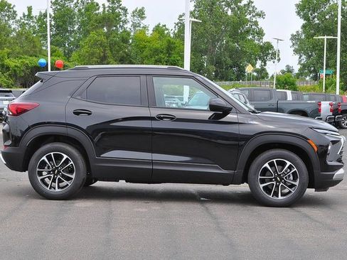 New 2025 Chevrolet TrailBlazer LT w/ Convenience Package image 2