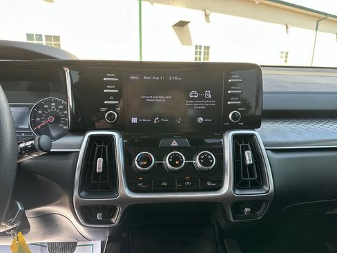 Used 2021 Kia Sorento LX AWD/4WD image 17