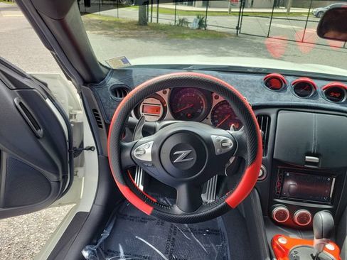 Used 2010 Nissan 370Z Coupe RWD image 11