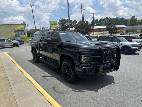 Used 2024 Chevrolet Silverado 2500 Custom w/ Custom Value Package AWD/4WD image 4
