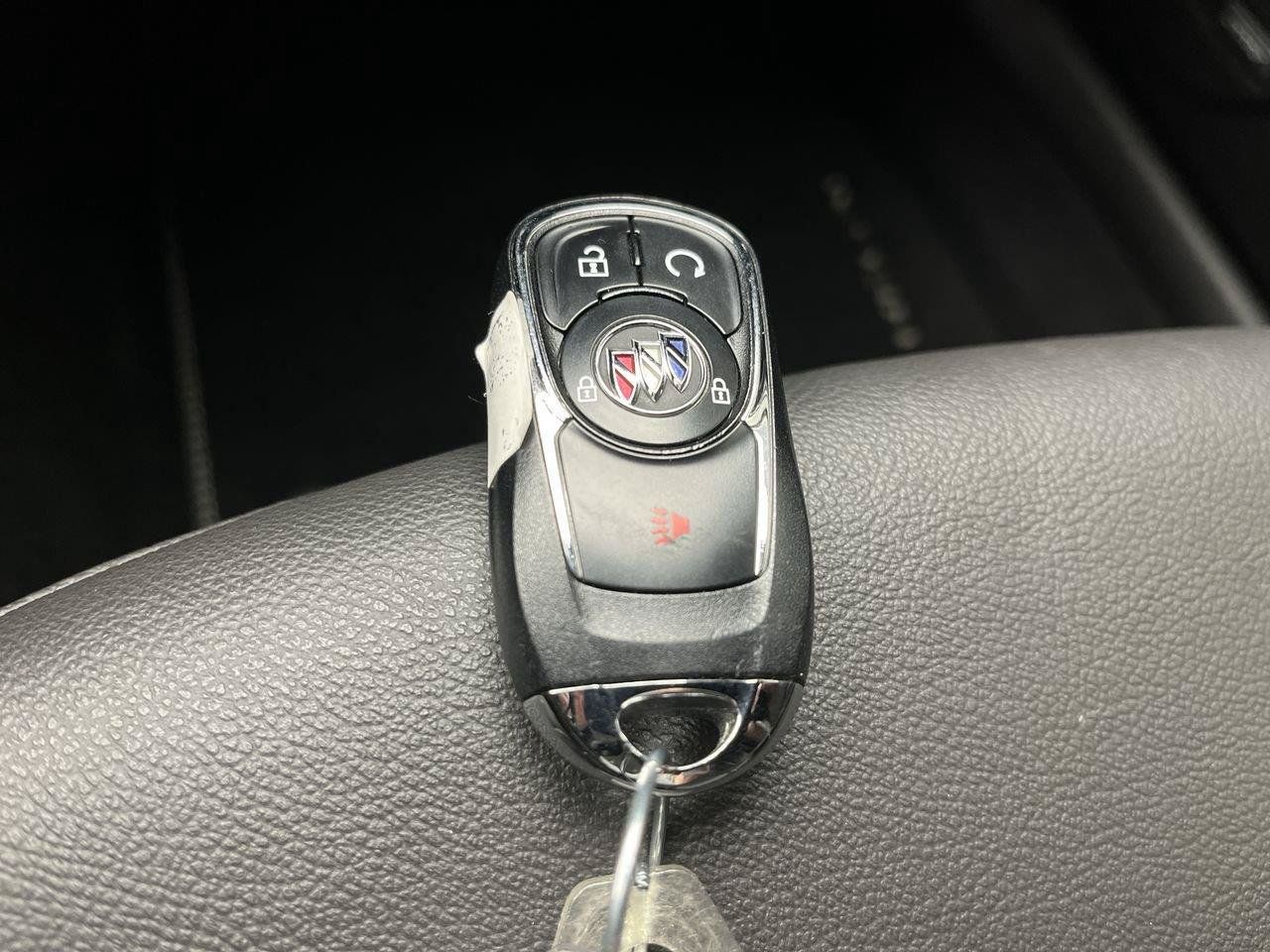 Certified 2020 Buick Regal Essence FWD image 28