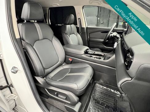 Used 2025 Honda Pilot EX-L image 8