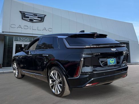Used 2024 Cadillac Lyriq Luxury RWD image 3