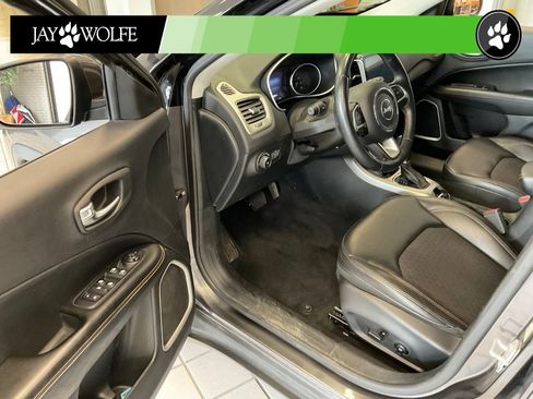 Used 2018 Jeep Compass Latitude w/ Popular Equipment Group AWD/4WD image 9
