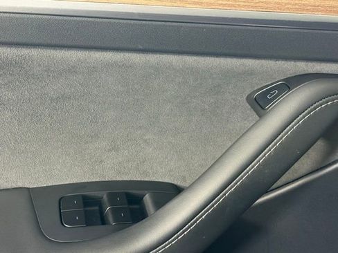 Used 2025 Tesla Model Y Long Range image 12