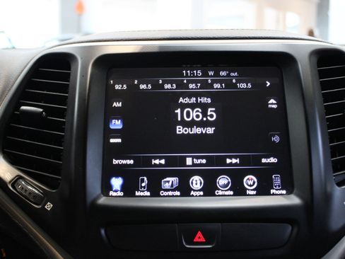 Used 2017 Jeep Cherokee Limited w/ Trailer Tow Group image 17