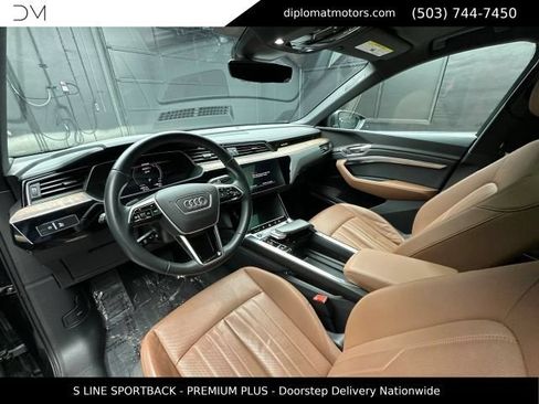 Used 2023 Audi e-tron Premium Plus AWD/4WD image 16