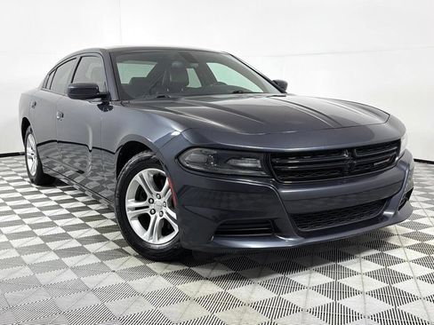 Used 2019 Dodge Charger SXT RWD image 1