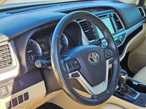 Used 2019 Toyota Highlander XLE image 9