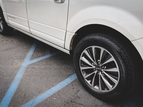 Used 2016 Lincoln Navigator L Select AWD/4WD image 26