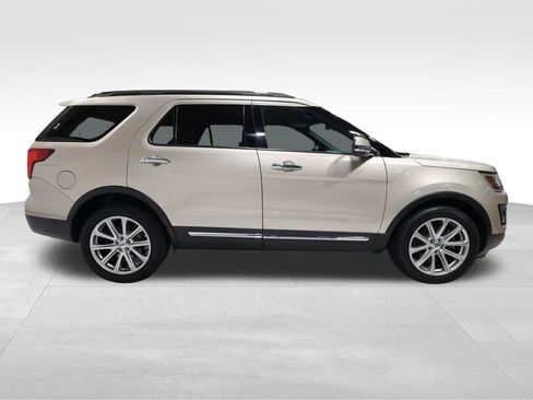 Used 2017 Ford Explorer Limited w/ Equipment Group 301A image 4