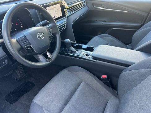Used 2025 Toyota Camry LE image 11