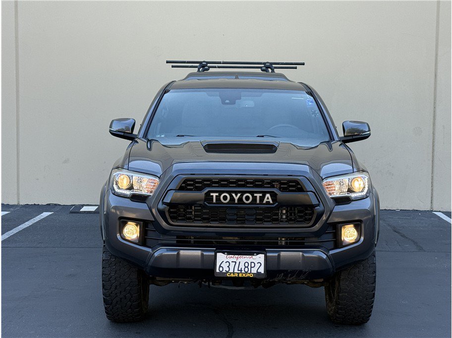 Used 2019 Toyota Tacoma TRD Sport AWD/4WD image 2