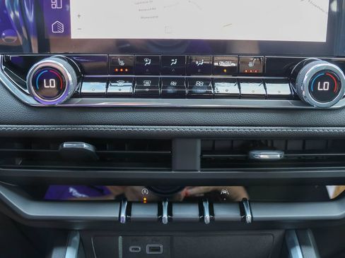 New 2026 Chevrolet Colorado LT w/ LT Convenience Package AWD/4WD image 13