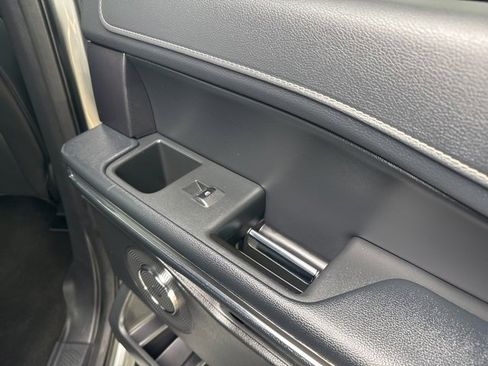 Used 2024 Ford Expedition XLT image 17