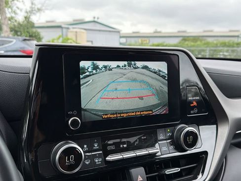 Certified 2025 Toyota Highlander LE FWD image 30