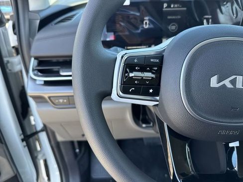 New 2026 Kia Carnival LX FWD image 11