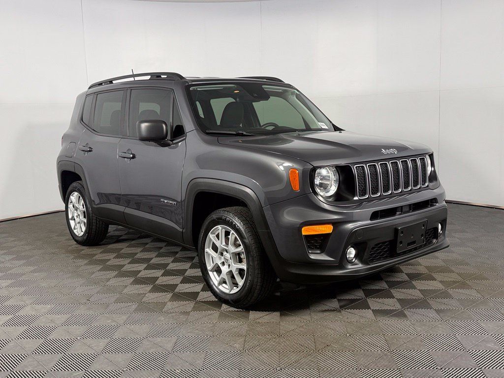 Used 2022 Jeep Renegade Latitude AWD/4WD image 3