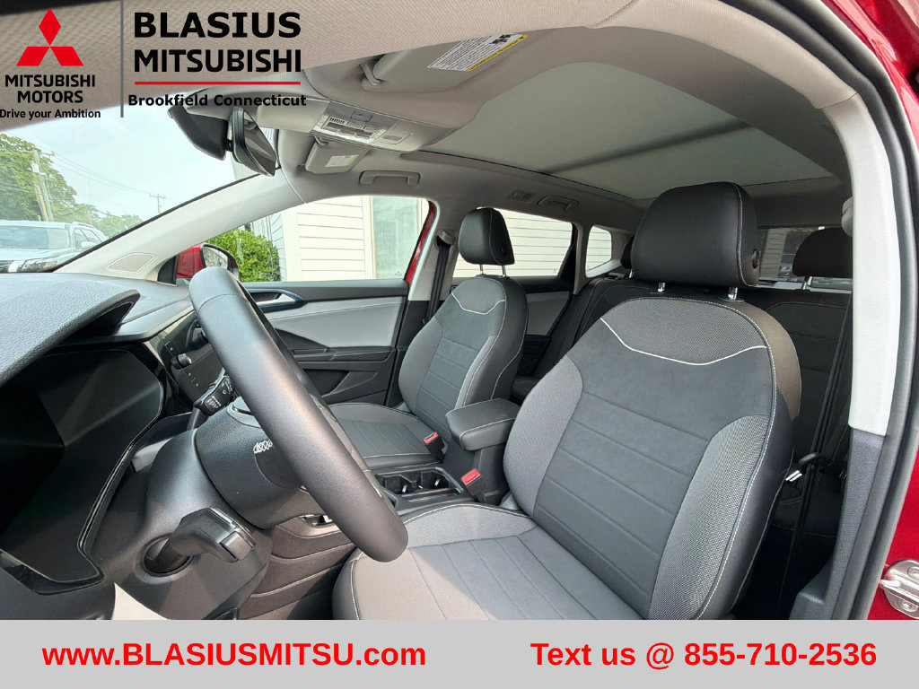 Used 2024 Volkswagen Taos SE w/ Panoramic Sunroof Package AWD/4WD image 17