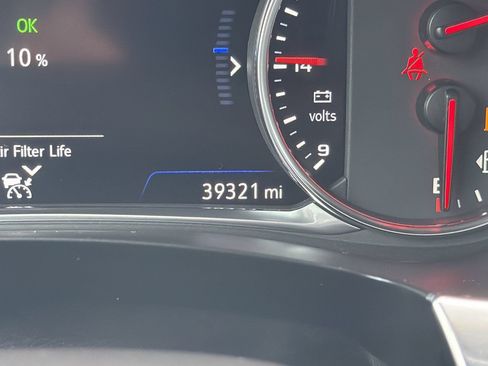 Used 2023 Chevrolet Traverse Premier FWD image 35