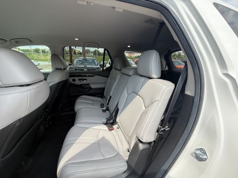 Used 2025 Honda Pilot EX-L image 32