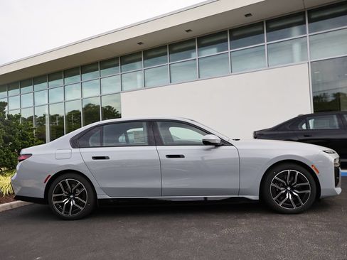 New 2026 BMW i7 xDrive60 AWD/4WD image 4