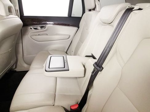 Used 2016 Volvo XC90 T6 Momentum w/ Momentum Plus Package AWD/4WD image 22