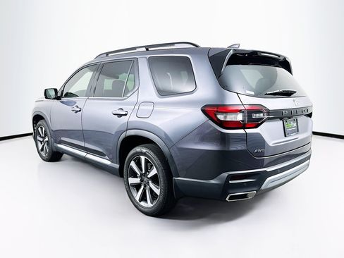 Used 2025 Honda Pilot Touring image 5