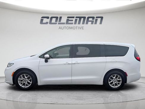 Used 2023 Chrysler Pacifica Touring-L FWD image 6