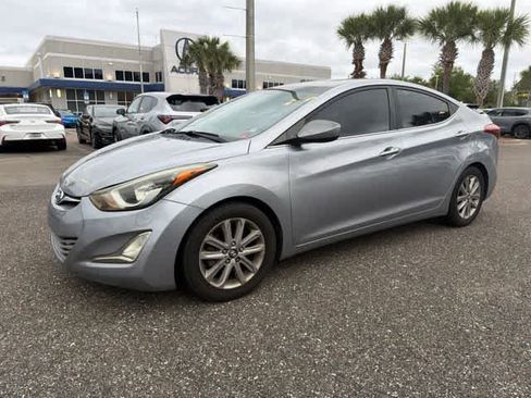 Used 2015 Hyundai Elantra SE w/ Option Group 03 FWD image 2