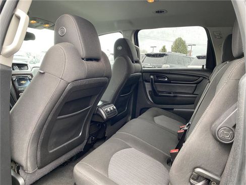 Used 2017 Chevrolet Traverse LT image 17
