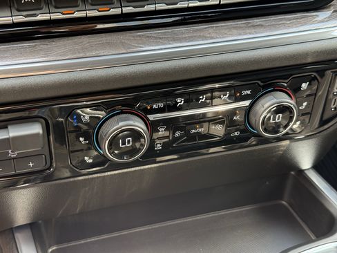 Used 2024 Chevrolet Silverado 1500 LTZ image 22