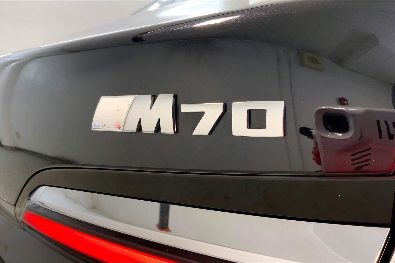 Used 2024 BMW i7 xDrive60 AWD/4WD image 9