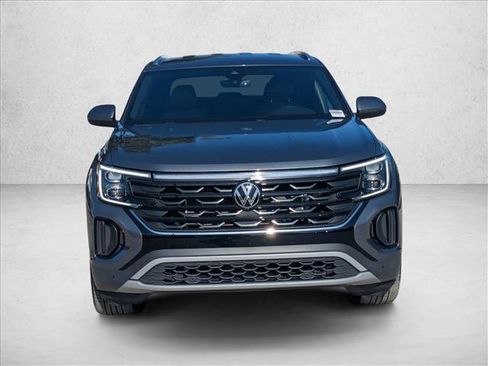 Used 2024 Volkswagen Atlas Cross Sport SE AWD/4WD image 2