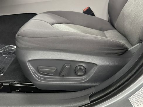 Used 2018 Toyota Camry LE image 13