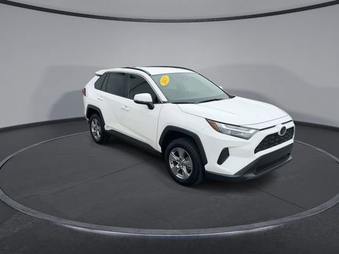 Used 2025 Toyota RAV4 XLE image 4
