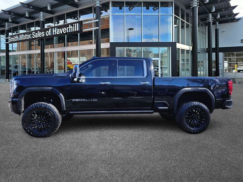 Used 2024 GMC Sierra 2500 Denali Ultimate image 2
