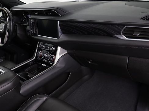 Used 2021 GMC Yukon Denali w/ Denali Premium Package image 22