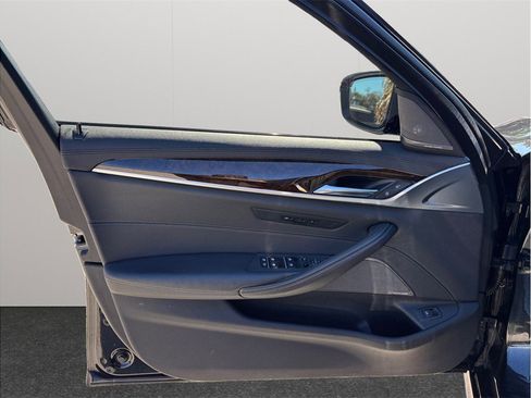 Used 2020 BMW M550i xDrive w/ Executive Package image 25