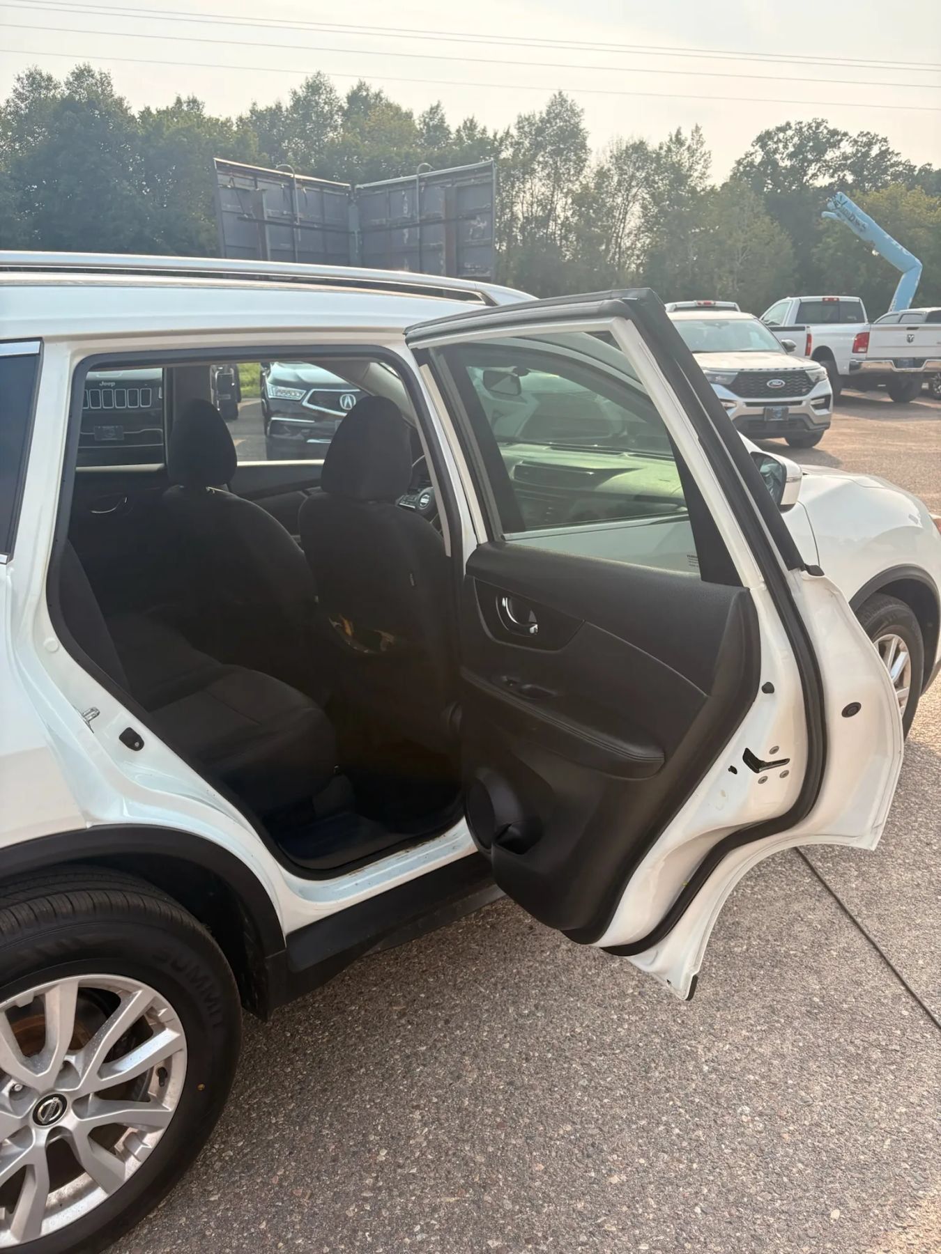 Used 2017 Nissan Rogue SV FWD image 35