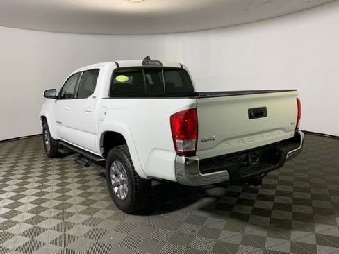 Used 2017 Toyota Tacoma SR5 w/ Tow Package AWD/4WD image 7