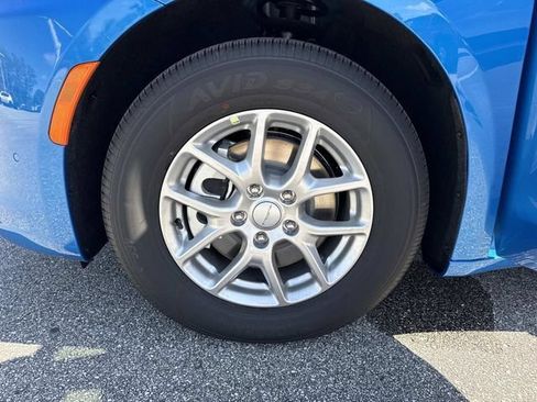New 2027 Chrysler Pacifica Select FWD image 37
