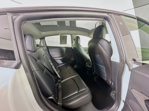 Used 2020 Tesla Model Y Long Range image 30