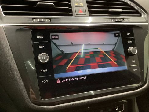 Used 2019 Volkswagen Tiguan SE AWD/4WD image 17