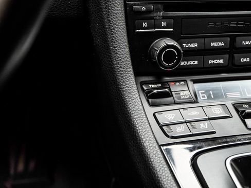 Used 2021 Porsche 718 Boxster image 26