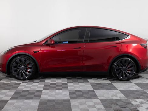 Used 2024 Tesla Model Y Performance image 3