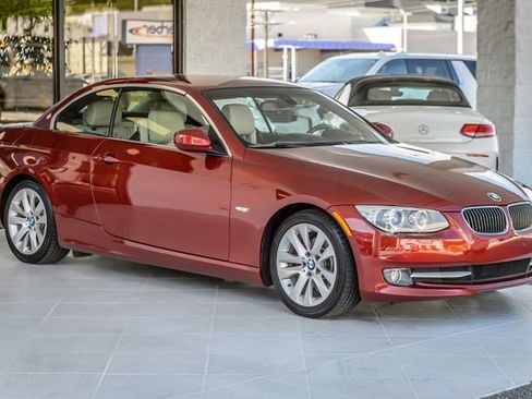 Used 2012 BMW 328i Convertible image 4